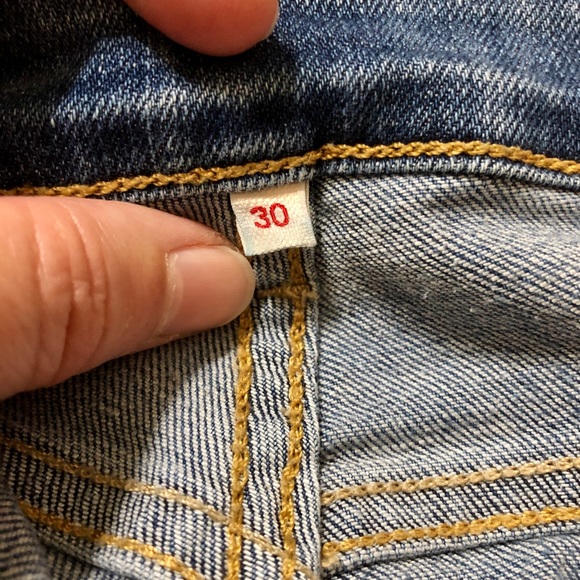 Levi’s Women’s Stretch Bermuda Jean Shorts - 30 - Picture 11 of 14